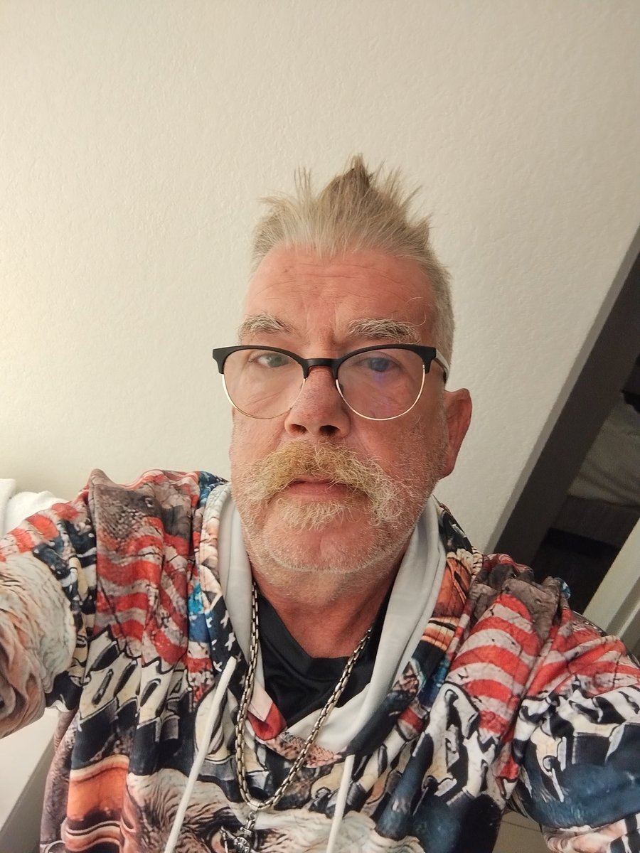 Damfool65's tweet image. Ugly pills still working 😂