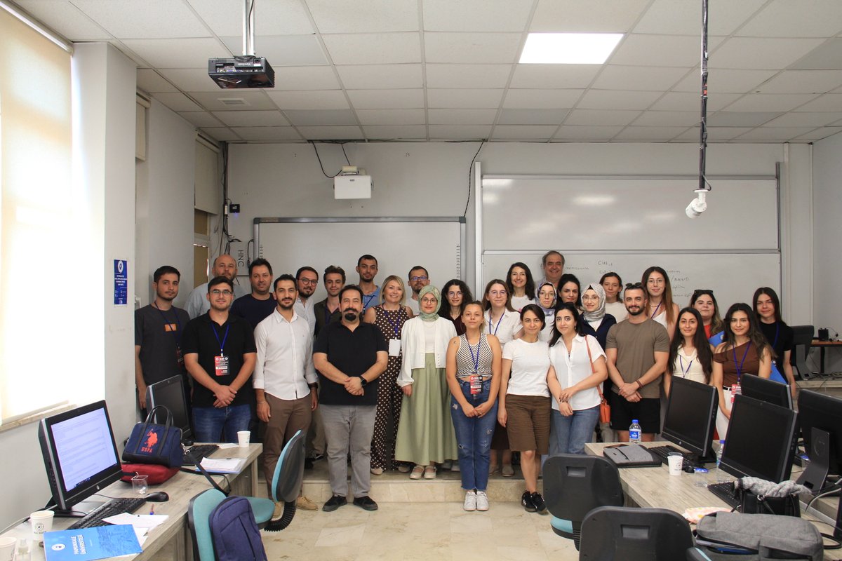 🎉 EYS 2025'in heyecan dolu 3. ve son haftasını başarıyla tamamladık! Bu süreçte katkı sunan tüm değerli hocalarımıza ve yoğun katılımlarıyla programı zenginleştiren tüm katılımcılarımıza en içten teşekkürlerimizi sunarız. #eys25