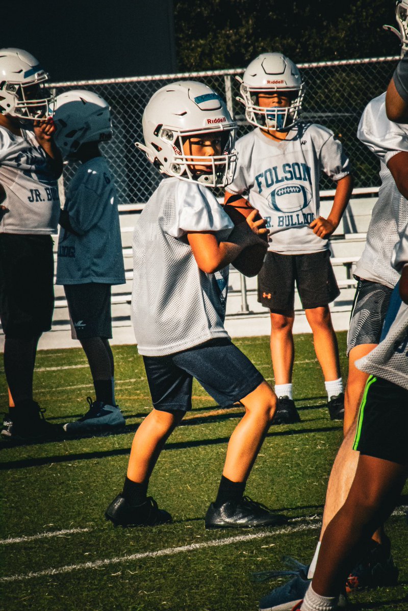 Passing_Academy's tweet image. My guy. @FolsomBulldogFB South Paw @BobbyFresques Tip of the ball down elbows down.