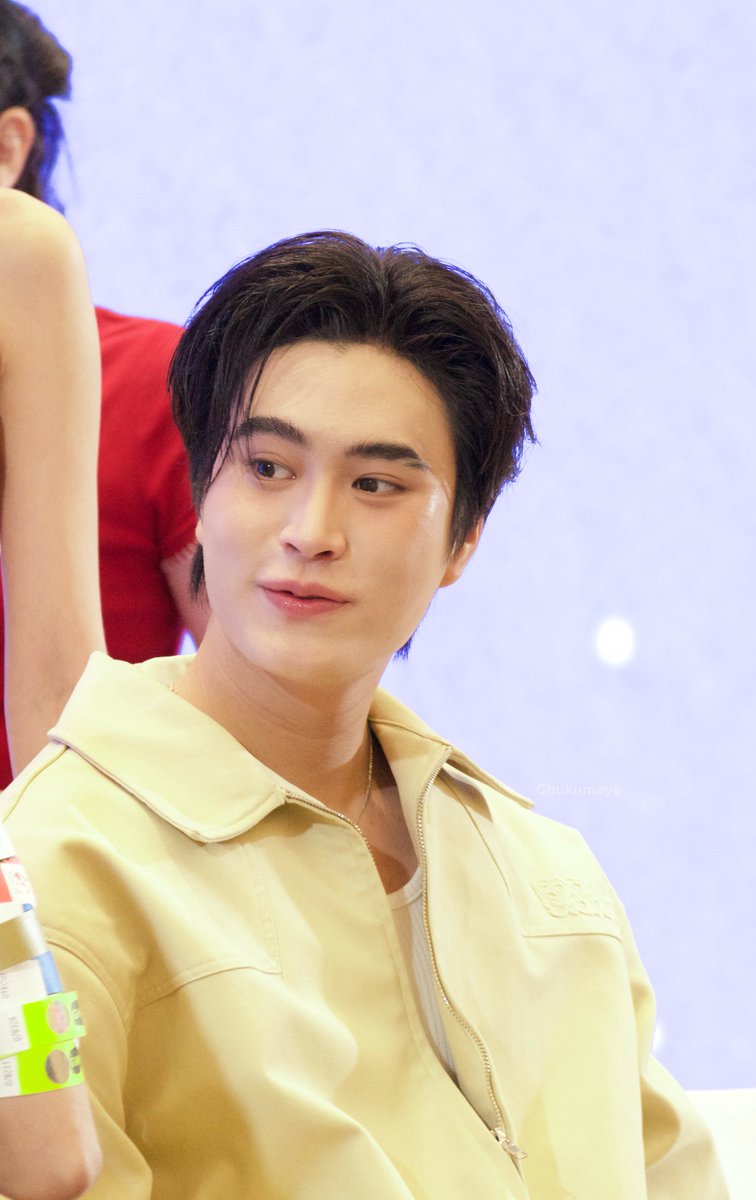 chukumaye's tweet image. อันนี้น่าจะตอนคุยกับฟคที่โชว์ริชแบรนด์เต็มแขน
// น่ารักจุ๊บจิ้บมากก
#Gemini1stFMinShanghai
#Gemini_NT #เจมีไนน์ @gemini_ti