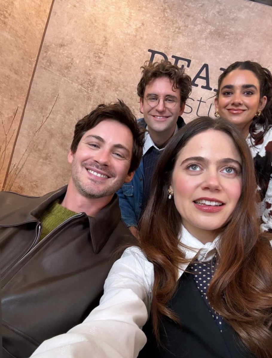AlexanderHuntt's tweet image. Oh, Hi! ( 2025 )
Dir: Sophie Brooks
Personal opinion ⭐⭐⭐
A funny take on modern love without villainizing men or women.Charming leads Molly Gordon & Logan Lerman shine in this quirky dark comedy. Witty start, but the wild plot twist feels off. Fun, not flawless.
#OhHiMovie