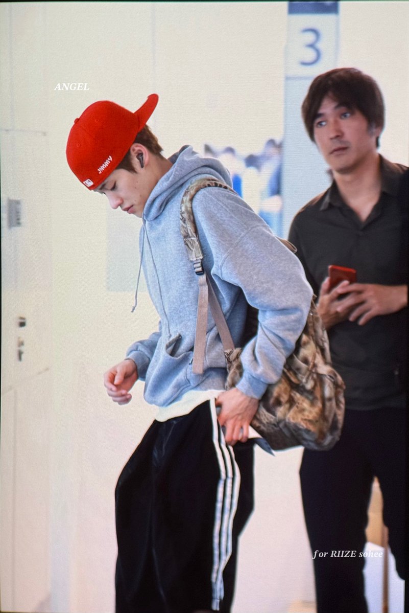 soheeluv_u's tweet image. 이분 혼자 가을이신가