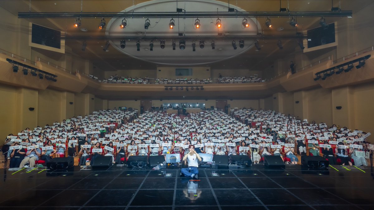 💎
#JANGDONGWOO_1st_FANCON_TOUR_IN_SEOUL
그간 동우타임즈 , 에어라인 이후로 솔로로 세번째이지만
이번 첫 팬콘은 저한테 의미가 더 깊이 자리잡았습니다
인스피릿과의 오랜 시간 만남 또 다른 형태의
동우 무대 함께 더 올라갈 수 있다는 가능성 자리를
지켜준 인스피릿을 위해 활동하겠습니다 ❤️