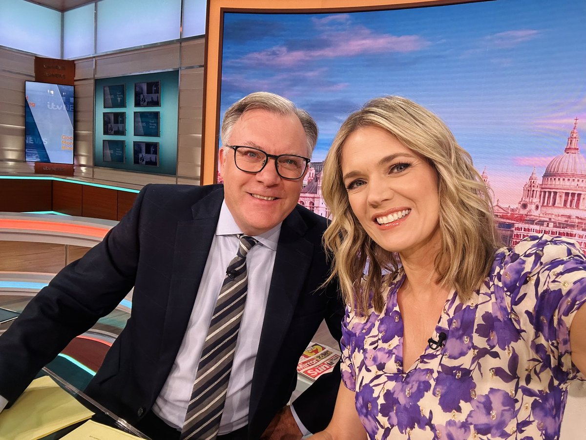 CharlotteHawkns's tweet image. Morning from @GMB - we’ve the build-up to the @Lionesses victory parade today as thousands of fans will be lining the Mall to welcome them home! 🦁 🏆