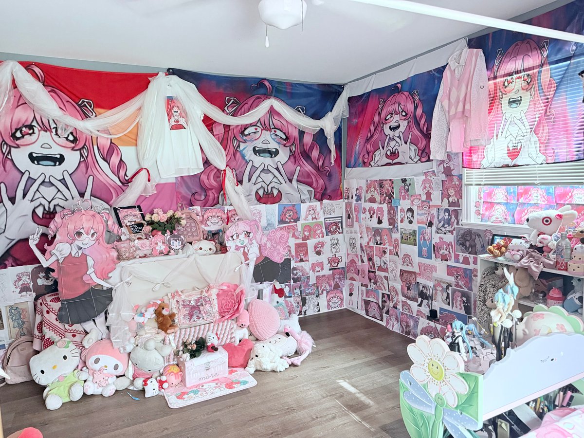 oshioverdose's tweet image. the room.
theres more pictures by my doorway (far left) but they did not fit in the picture
// #riproducer #missmiseryguts #oshikatsu #yumetwt #riakotwt