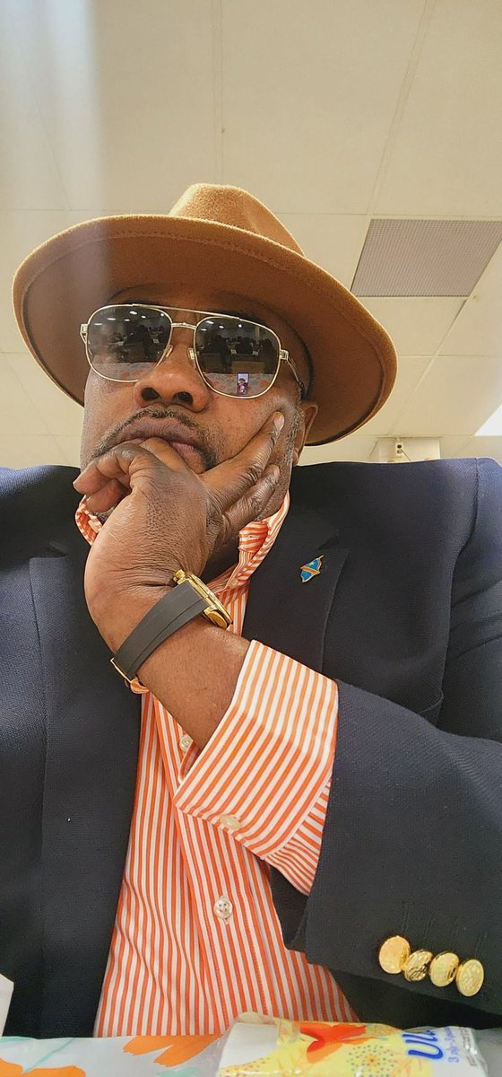 Mwana Mobali (@migabonick) on Twitter photo Voici ce que je pense sur le prochain gouvernement en téléchargement.
Monsieur le président <a href="/fatshi13/">Félix A. Tshisekedi</a>,
Nommer un ministre ou un DG ne doit jamais être une récompense pour avoir "lutté" ou "chanté fort", ni une faveur pour les amis, les cousins ou les membres du village du Voici ce que je pense sur le prochain gouvernement en téléchargement.
Monsieur le président <a href="/fatshi13/">Félix A. Tshisekedi</a>,
Nommer un ministre ou un DG ne doit jamais être une récompense pour avoir "lutté" ou "chanté fort", ni une faveur pour les amis, les cousins ou les membres du village du