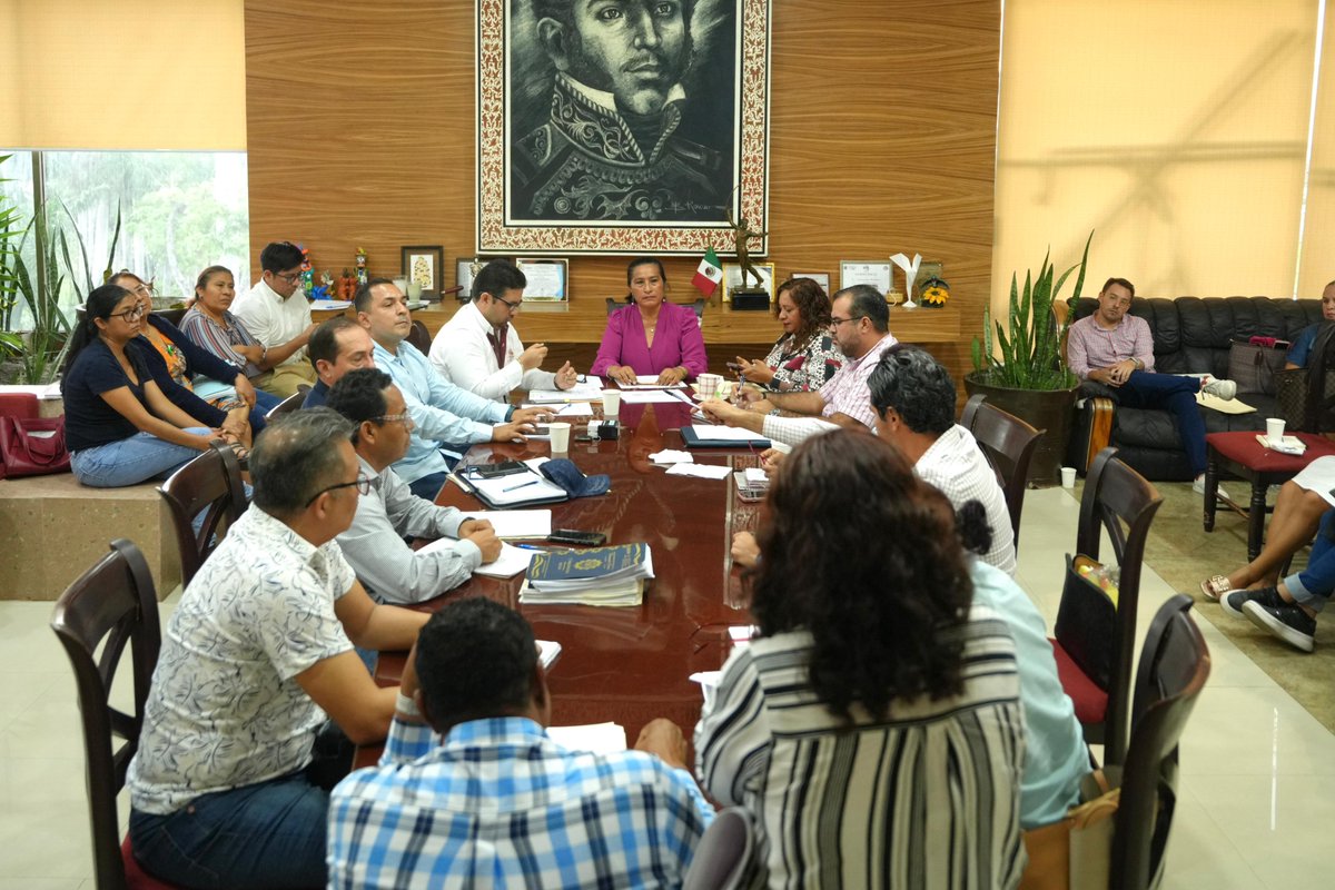 Este lunes sostuvimos una nueva reunión de gabinete con las y los titulares de las diferentes áreas del gobierno municipal. Como siempre he manifestado, servir a la ciudadanía es una muy honrosa responsabilidad y dar respuesta a la población, es un deber. Por ello todas las