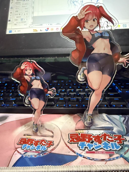 すた子さんのアクリルスタンド届いた～ でかい!