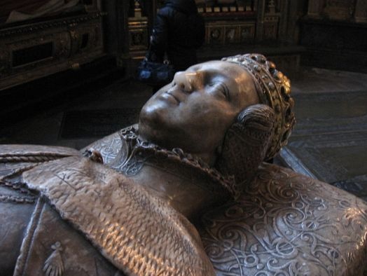 #otd in 1553. Lady Frances Grey arrives at Beaulieu at 2am in the morning. She was given an audience with queen Mary in which she pleaded that her family were victims of Northumberland's ambitions. 
#Tudors #History #ladyjanegrey #thirteendaysqueen #QueenJane #OnThisDay