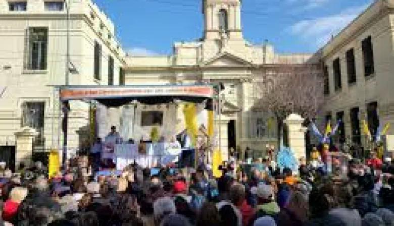 news_digitales's tweet image. Las CTA y la CGT marchan unidas contra el ajuste del Gobierno - NewsDigitales ebx.sh/B3Y64w
