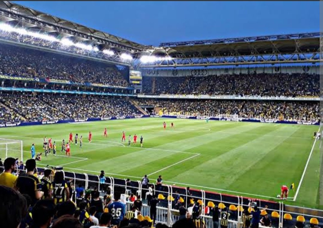 Teknoloji çağında yaşarken neden hala 20 sene öncesini yaşıyoruz stadyumda. 

Kulübe ekstra gelir getirebilecek LED reklam panoları tribünlere neden konulmuyor? 

Hem stad içi ambiyansı modernize eder hemde gelir getirir. 

<a href="/Fenerbahce/">Fenerbahçe SK</a>