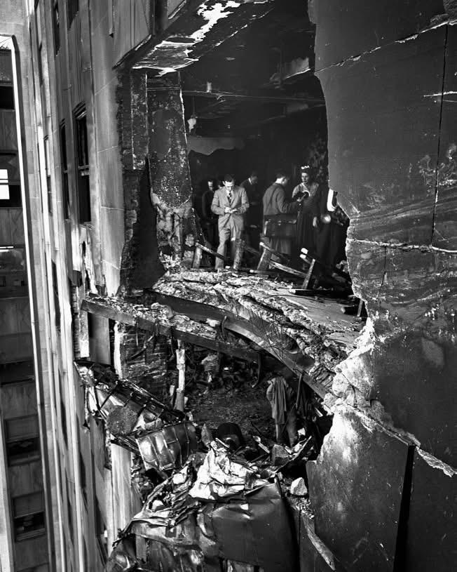 HistorylandHQ's tweet image. 80 years ago today- On July 28, 1945 a B-25 Mitchell bomber crashed into the north side of the Empire State Building while flying in thick fog. The accident took place between the 78th and 80th floors and killed 3 crewmen in the aircraft as well as 11 people in the building. [6…