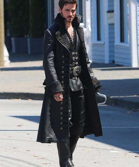 ReadWatchMunch's tweet photo. My type is a man in a TRENCH COAT https://t.co/5zVwiQLcCf