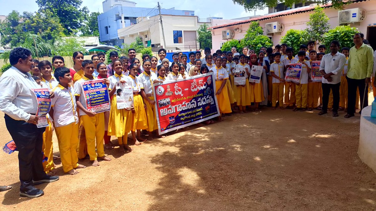 nalgondasheteam's tweet photo. Nalgonda Dist She team Police Conducted #Awareness_Programme at Girls Junior college Nalgonda and Golkonda High school Miryalguda For Crime against women On 28-07-2025.
Cell : 8712670235.
@tg_womensafety @NalgondaCop @TG_SheTeams @TelanganaCOPs https://t.co/gtaz8iEIKh