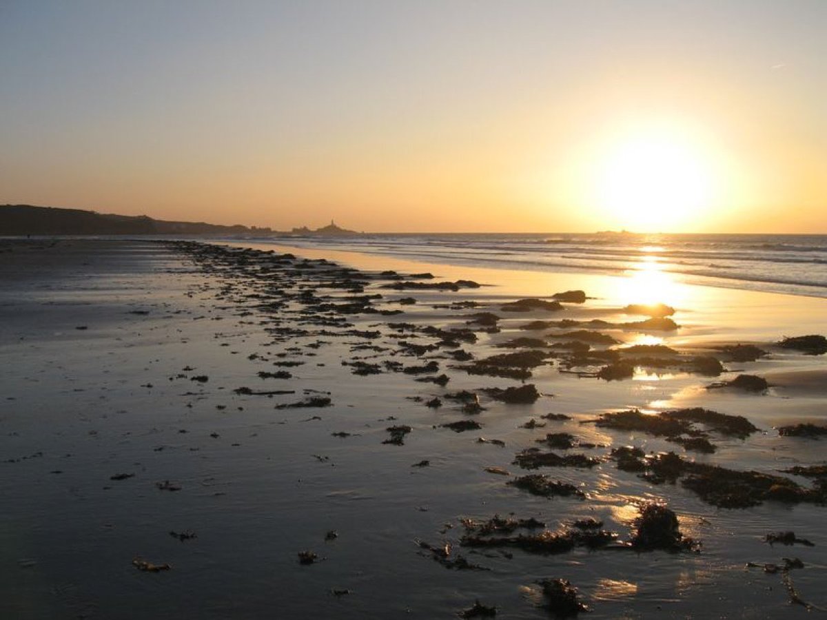 Here’s an exclusive preview from Illustrated Tales of Jersey - launching September 15th. This story is a curious legend of a faithful, noble steed that changed our Island's history. 🇯🇪

thehistoryislands.substack.com/p/leap-to-libe…

#newbook #jerseyci 📕