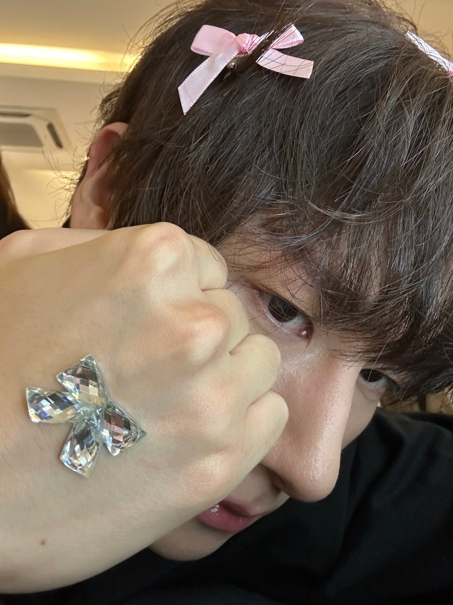 _versatile2's tweet image. 안되겠다..
평생지켜줘야겠다
