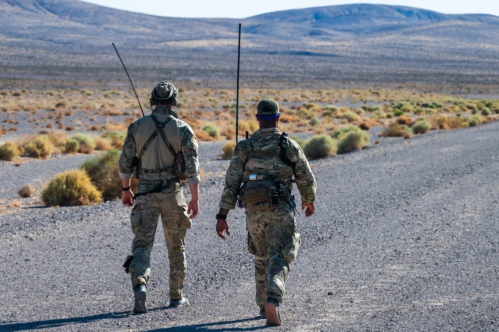 GS5913's tweet image. U.S. Air Force Air Commandos conduct airfield survey
dvidshub.net/image/9223618/…