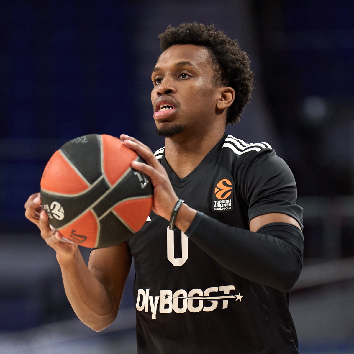 EurohoopsTR's tweet image. 💥 TJ Shorts:

&quot;MVP Kendrick Nunn var. EuroLeague efsanelerinden Sloukas var. Muhtemelen ligin en iyi dış savunmacısı olan Jerian Grant var. 

Kağıt üzerinde korkutucu bir ekip. Birbirimizi nasıl tamamlayacağımızı çözdüğümüzde, durdurulamaz bir güç olacağımızı düşünüyorum.&quot;
