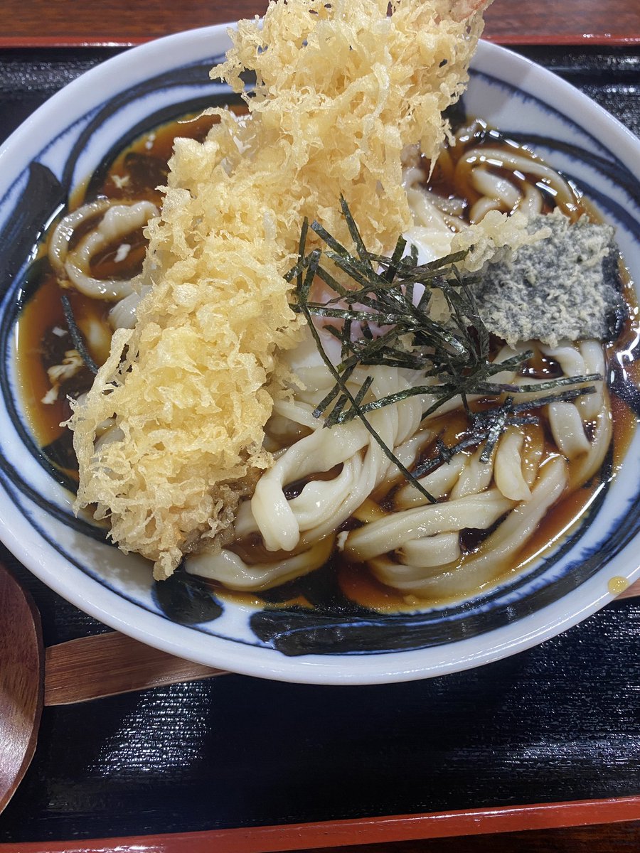 こんにちわ😃
昼にラーメンの気分でしたが外出たら暑すぎて変更！冷たいおろしうどんにしました。
サッパリしたの美味しいね🤤