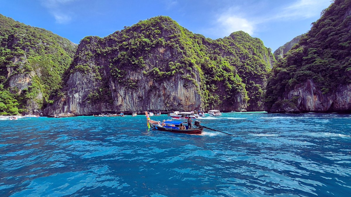 footprint_in's tweet photo. #Thailand Somewhere in the clean, calm ocean blue of Krabi — where time slows and the soul breathes. 

#Krabi #ThailandTravel #OceanVibes #Wanderlust #BlueEscape #TravelInspiration #Photography #TravelTown @thailand @tourismthailand https://t.co/PqLTxCgjB6