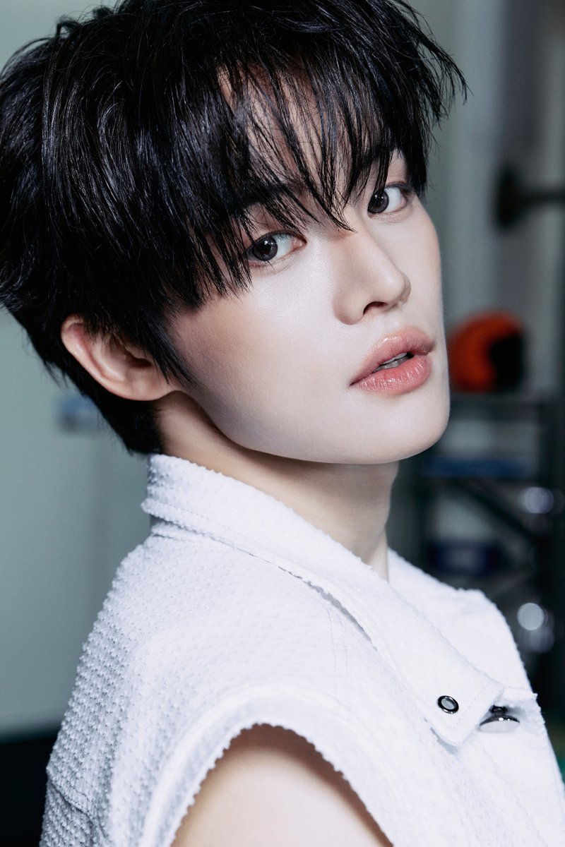 CLOSE YOUR EYES The 2nd Mini Album '𝑺𝒏𝒐𝒘𝒚 𝑺𝒖𝒎𝒎𝒆𝒓