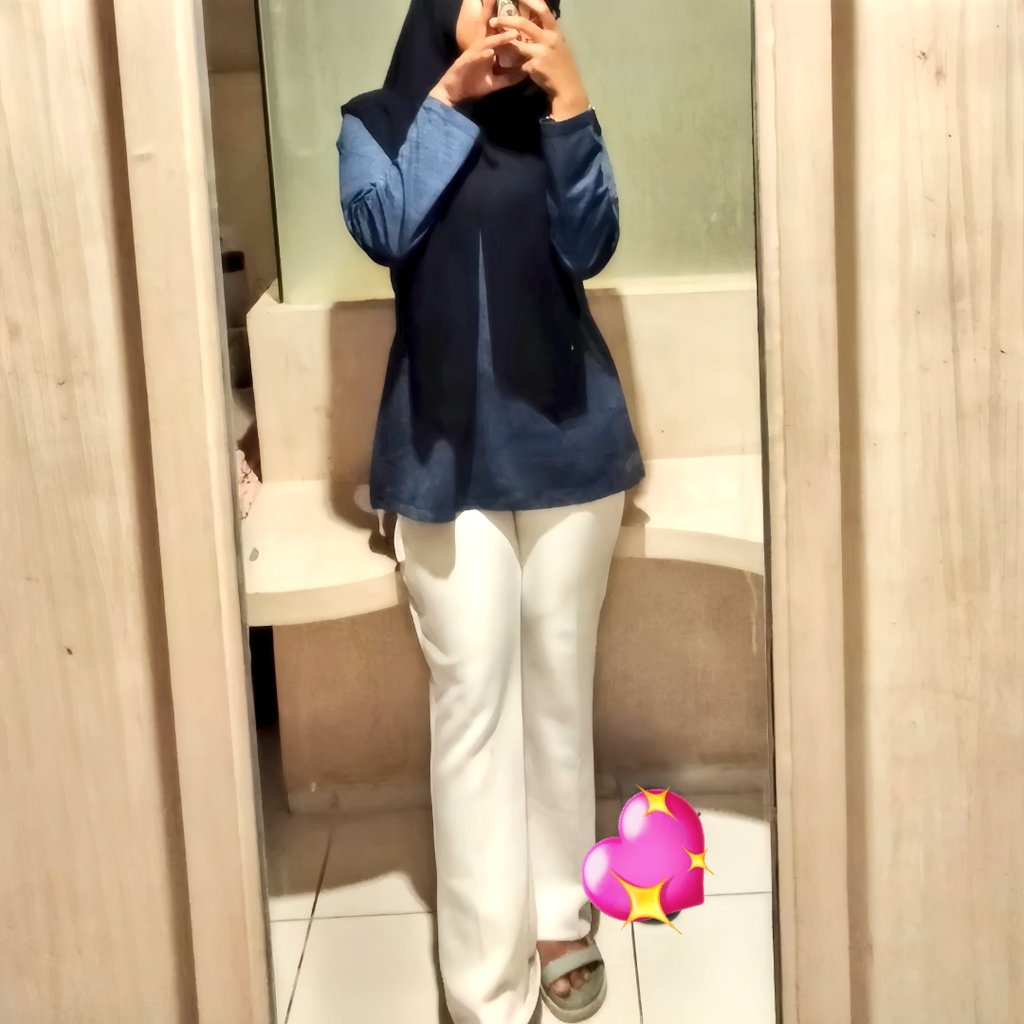 Hollaaahh's tweet image. Local brand flarepants never goes wrong:
comfortable n cuttingannya cakep 🤏🏻