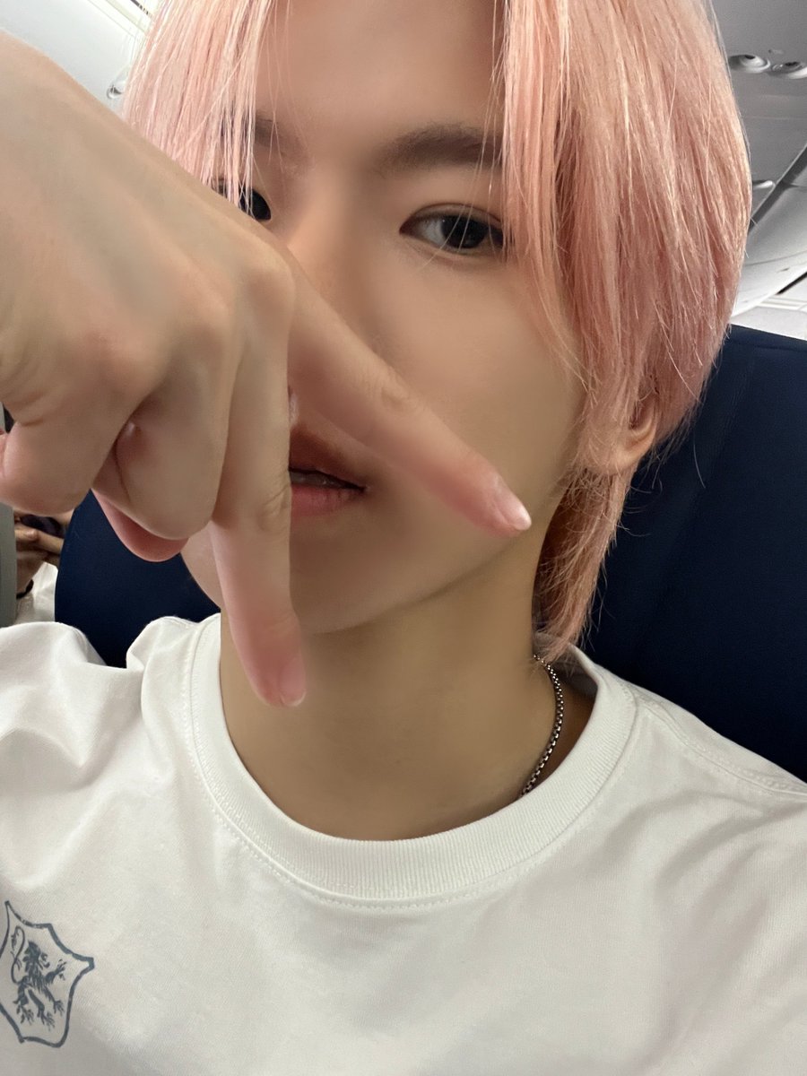 [#홍민성]

Let's LA 🇺🇸
조심히 다녀올게요!!! ✈️