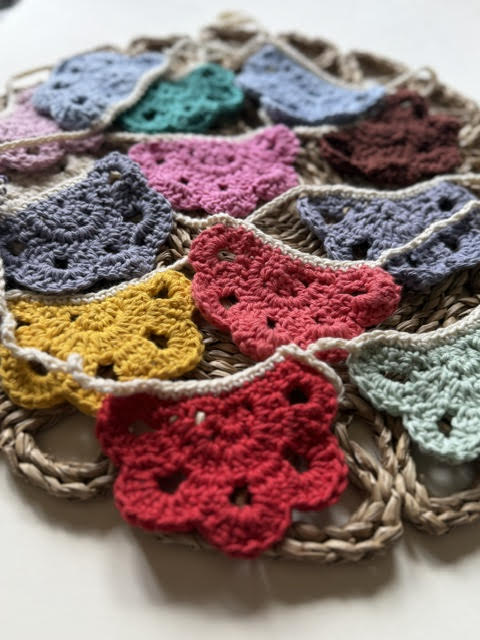 Crochet Lacy Flower Bunting 🩷💜

Beautiful garlands look lovely around the home or garden to add a soft handmade touch to your decor. Imagine all the colours you can create these in as gifts for loved ones 🧶

dwcrochetpatterns.etsy.com/uk/listing/432…

#MHHSBD #craftbizparty #earlybiz #UKMakers