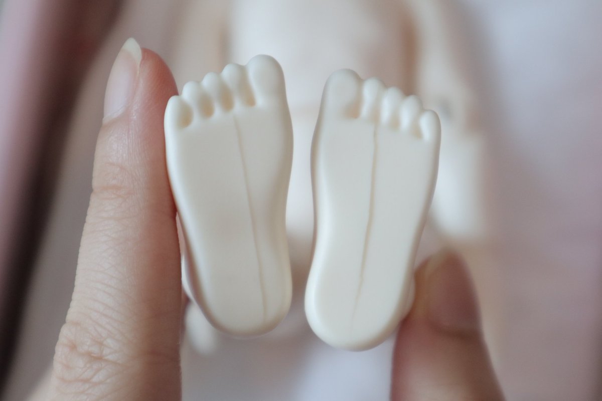 #트인덕장터
미야돌 소다 미백 본체 16에 판매합니다

2020년 생산분이나 전 오너분께서 플레이 하지않아 황변 진행 안된것같습니다.

텐션 짱짱합니다!

얼마전에 메이크업 받고 와서 예쁘게 유지중입니다.

하자 : 발바닥 퍼팅라인있습니다. 디폴박스 색빠짐 있습니다

❌️사진상 안구 포함❌️