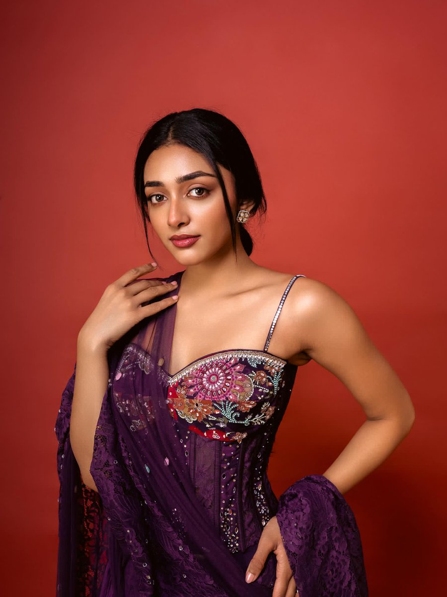Aneesh_98's tweet image. Preity Mukhundhan !💜

#PreityMukundan #Preity