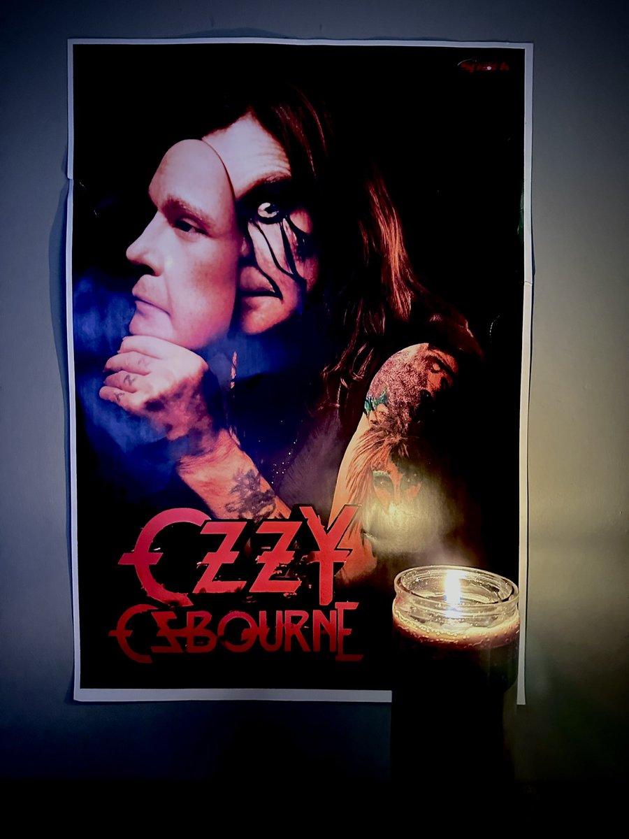 VaslavM85's tweet photo. @OzzyOsbourne Yo si puse su veladora negra al príncipe de las tinieblas, gracias por todo mi querido Ozzy 🤘🏼🦇🦇🤘🏼 https://t.co/ZF83SiMliL