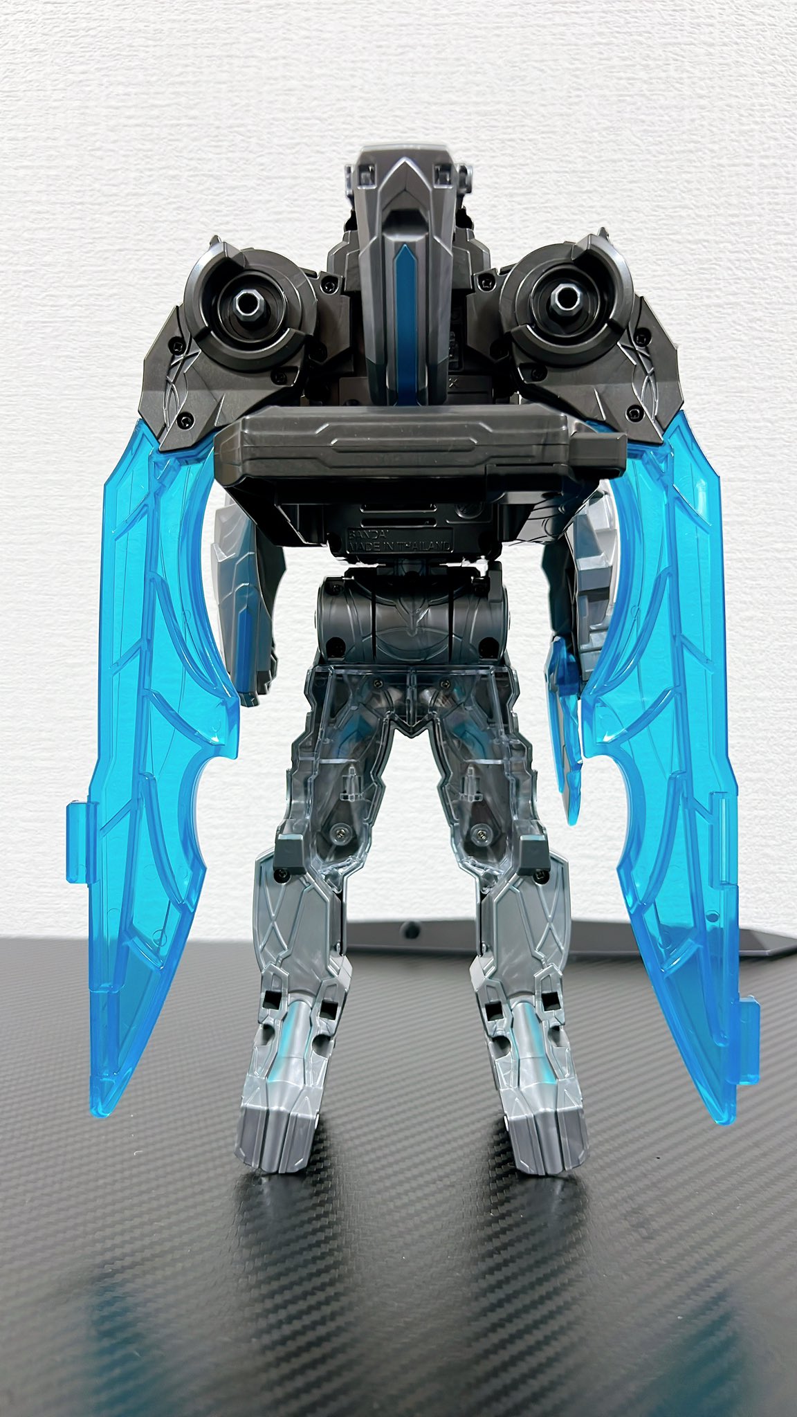 テガソード1/1銀色ver. ゴジュウジャー　レプリカ DXテガソード UNI.ver. | スーパー戦隊おもちゃウェブ｜バンダイ