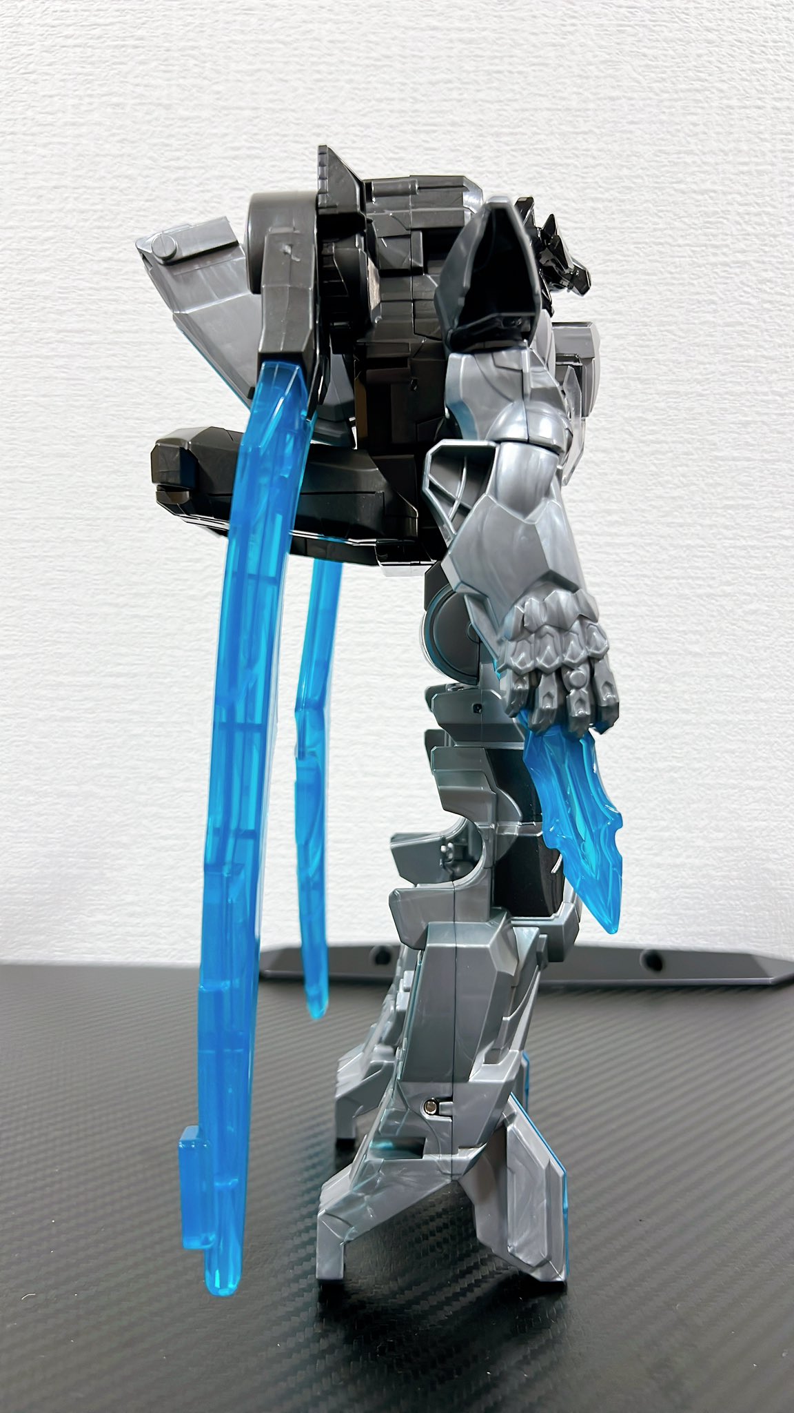 テガソード1/1銀色ver. ゴジュウジャー　レプリカ DXテガソード UNI.ver. | スーパー戦隊おもちゃウェブ｜バンダイ
