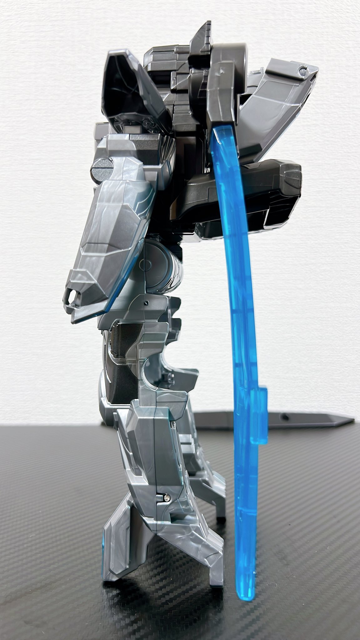 テガソード1/1銀色ver. ゴジュウジャー　レプリカ DXテガソード UNI.ver. | スーパー戦隊おもちゃウェブ｜バンダイ