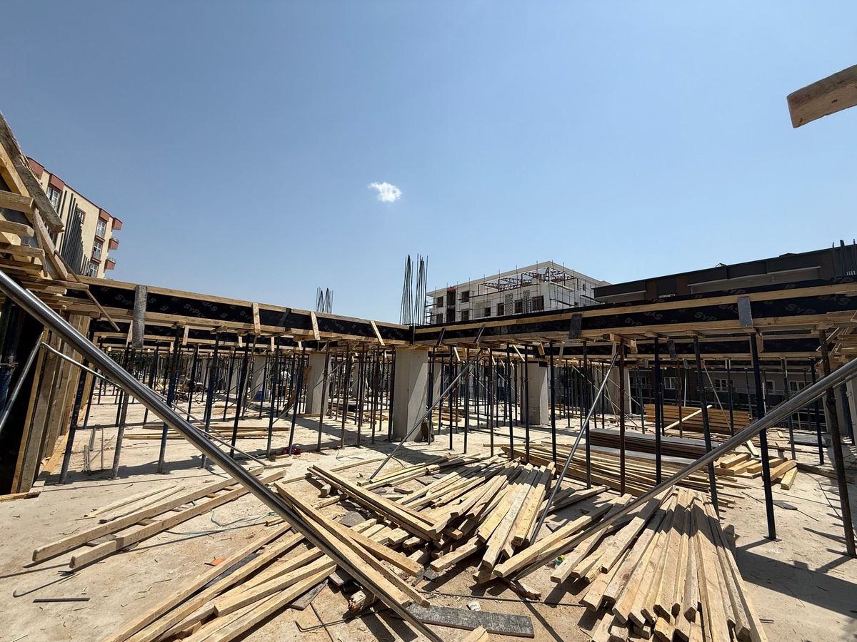 Şırnak Belediyesi Katlı Otopark Projemizde 2.Etap çalışmaları hummalı bir şekilde devam ediyor.