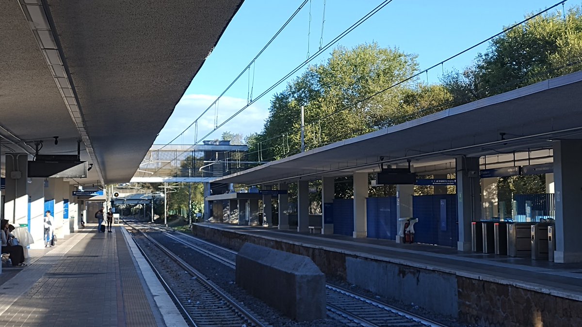 CDQ Stella Polare Nord (@nordcdq) on Twitter photo #Metromare Stazione #StellaPolare...tabelloni spenti, tornelli che non timbrano il biglietto, personale in stazione non presente... h07.50 del 29/07/2025...
<a href="/astralmobilita/">Astral Infomobilità</a> <a href="/BusCotral/">Cotral</a> <a href="/Roma/">Roma</a> <a href="/romalidoinfo/">pendolari Roma-Lido</a> <a href="/PendolariRMNord/">Pendolari Roma Nord</a> <a href="/NordCdq/">CDQ Stella Polare Nord</a> #Metromare Stazione #StellaPolare...tabelloni spenti, tornelli che non timbrano il biglietto, personale in stazione non presente... h07.50 del 29/07/2025...
<a href="/astralmobilita/">Astral Infomobilità</a> <a href="/BusCotral/">Cotral</a> <a href="/Roma/">Roma</a> <a href="/romalidoinfo/">pendolari Roma-Lido</a> <a href="/PendolariRMNord/">Pendolari Roma Nord</a> <a href="/NordCdq/">CDQ Stella Polare Nord</a>