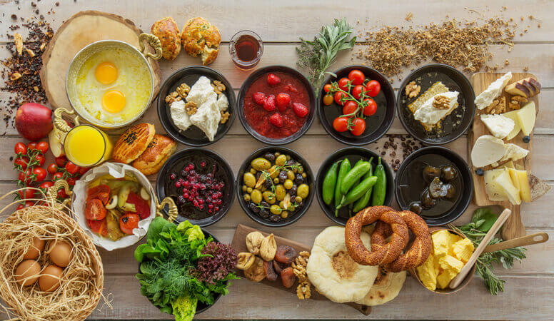 Gul_2222's tweet photo. Турк явж өглөөний цай уучхаад ирэх юмсаан😋😋 https://t.co/DaGqY9Qcv8