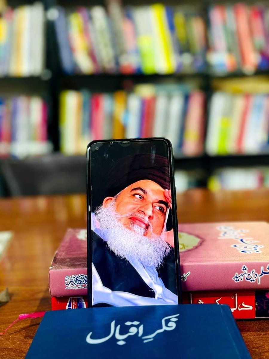 fe1_i4's tweet image. *دیــن کا فـــرامـــٓــوش کــردہ پہـلــو عــیــاں کــر کــے اکـیـســویــں صــدی مـیــٓــں دیــن کــی تـجـــدیـد کــرنــے والــے مـجــــٓـــددِ دوراں*🫡🖤🔥