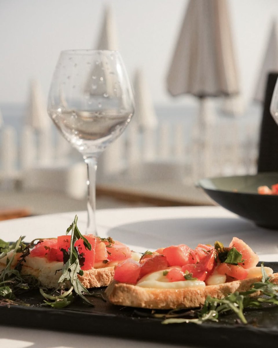 #PlageBeauRivage
Bienvenue dans notre espace lounge : un coin de paradis où vous pouvez vous détendre du matin jusqu’au coucher du soleil !
🍴 Tapas savoureux
🍸 Cocktails frais
🏖 Transats confortables
🌊 Et tout ceci face à la mer