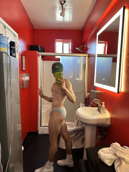 Any big dicks out there? https://t.co/YcAomCA9hi