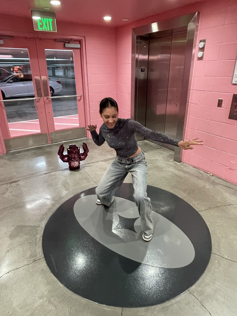 DanielRumbles's tweet image. #FantasticFour With the lady, my very own Silver Surfer 🏄 And the homies @blurayangel and movie crew!!!