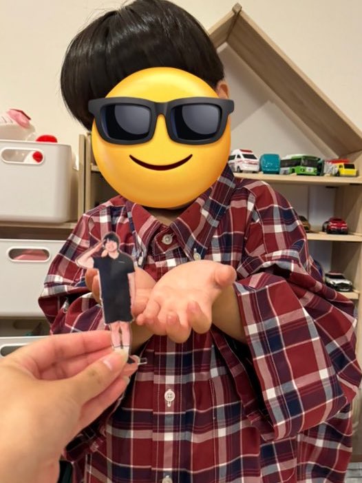 zono02060119's tweet image. 青木マッチョさんの
ソロライブ行く為の服完成💕

同じ服GETできたけど、、
大き過ぎて着れないとしょんぼり😞
リメイクして渡してみたら

ママ魔法使った？🧙
👦🏻くんにぴったりー！
マッチョと一緒ー!って大喜び💕

マッチョさんに会えるのより楽しみに💕

#ラヴィット
#青木マッチョ