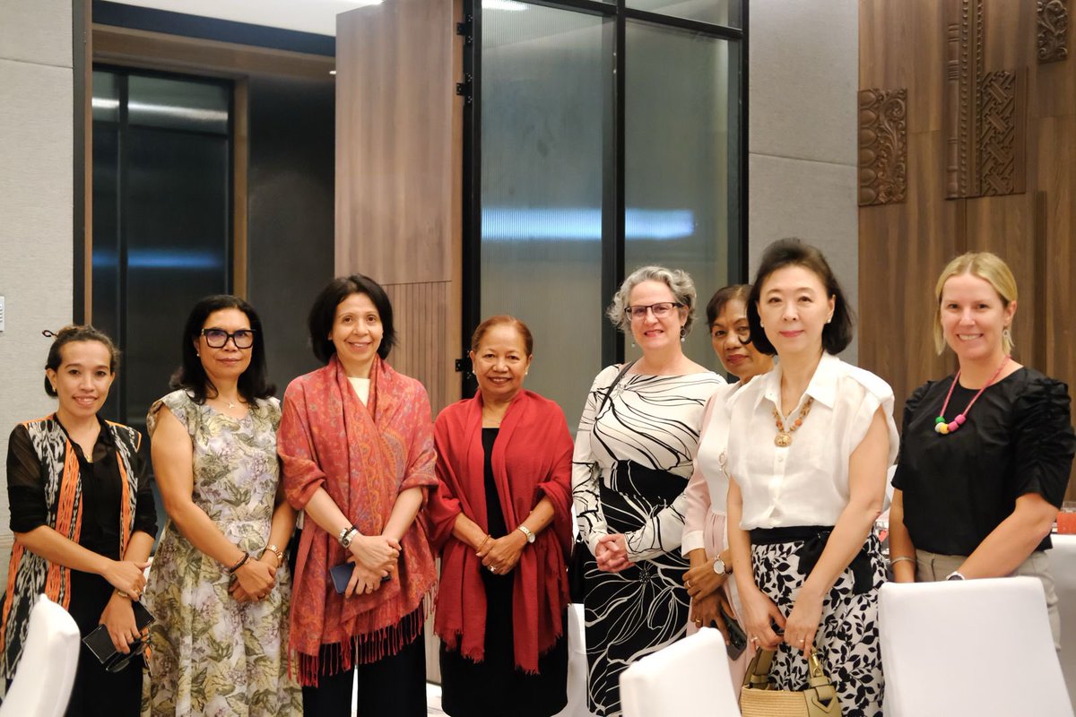AusASEANEAS's tweet photo. Through our strong networks of diplomats and women peacebuilders we can work together to shape the region we want - peaceful, stable and prosperous. Australia was honoured to support the 2025 Southeast Asian Women Ambassadors’ Forum on Peace held in KL #WPS #conflictprevention https://t.co/WqDxnOH2EH