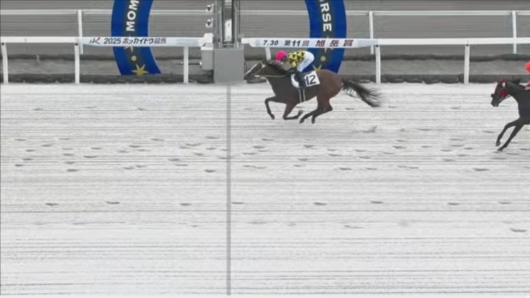 ホッとしたよ〜。
ヨアケ初勝利で、今年の２歳の初日が出ました。