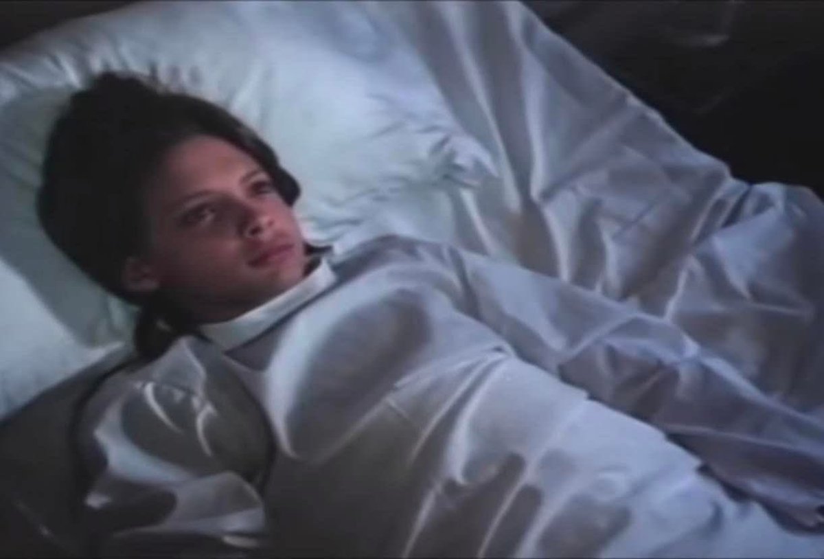 Yo en las mañanas tratando de descifrar los mensajes ocultos de mis sueños: