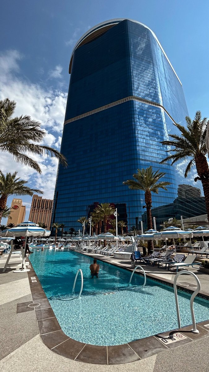 ExpertaViajera's tweet photo. Si es mi hotel preferido en @Vegas la verdad muy lujoso y muy buenas ofertas si te unes a su programa de lealtad @fblasvegas https://t.co/XHuJ3xTrjI
