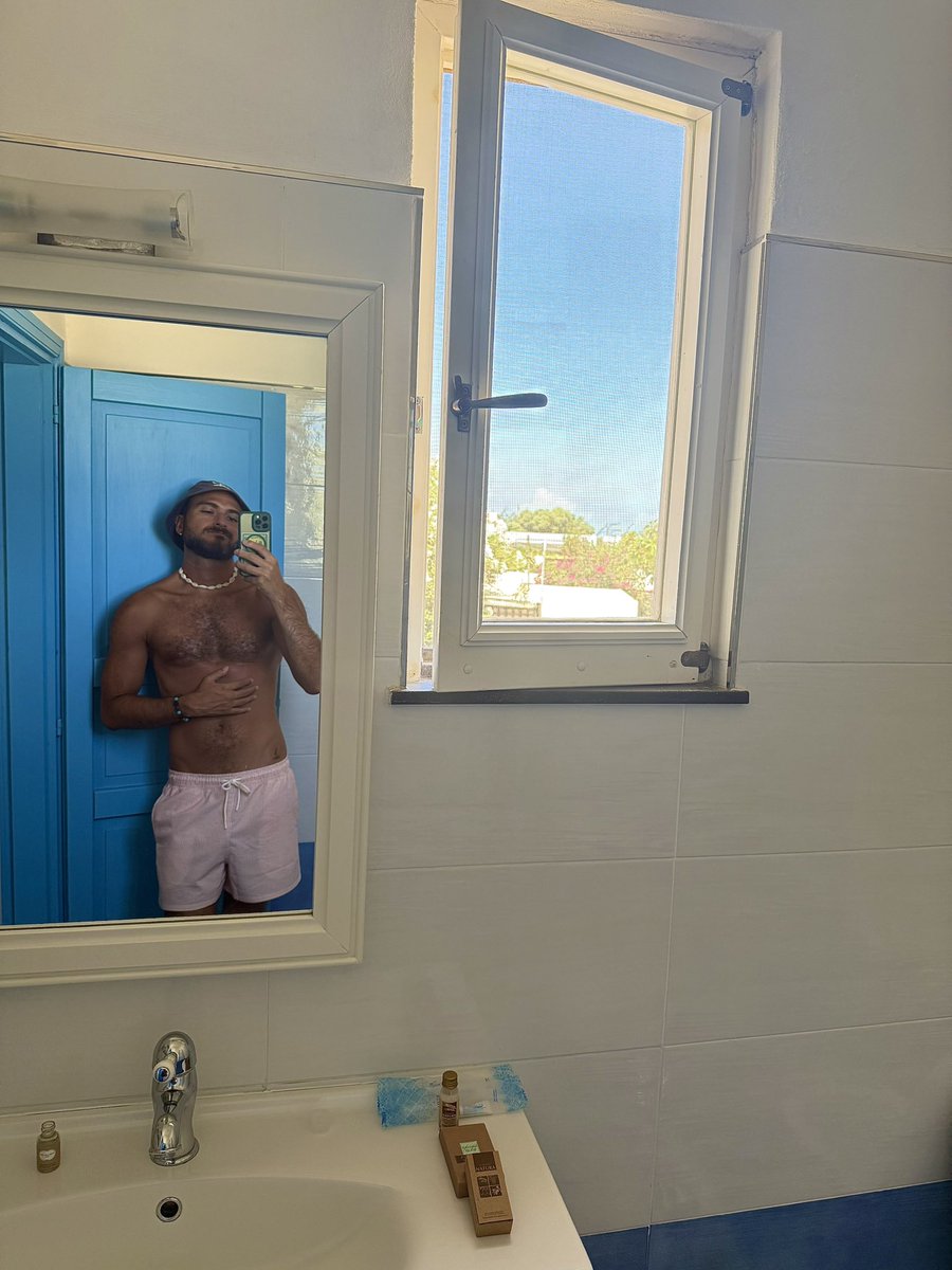This summer I want to tan so much they’ll need a flashlight to find me at night! 🧴☀️