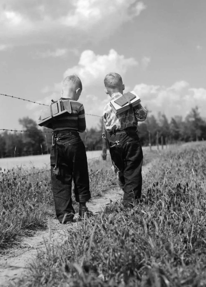 retro_kiste's tweet image. Als es damals noch keine Schulbusse gab…