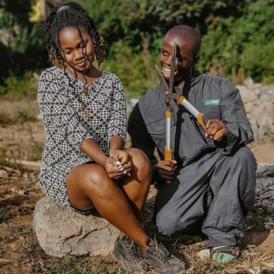 datchuguyy's tweet image. 2. "You are not a school bus but I see aII my kids in you!"😂