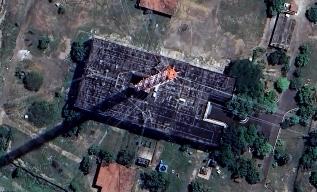 Closer look at the VLF &amp; ELF antennas at INS Kattabomman in southern Tamil Nadu, used for communicating with the Indian Navy's submarines at various submerged depths. Another facility (with at least VLF, not sure about ELF) is coming up in Telangana.

Images via Google Earth